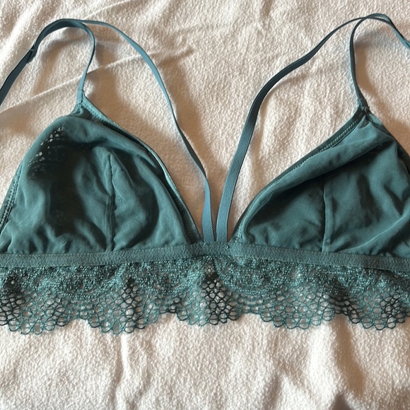 Victoria’s Secret Women’s Bralette - Picture 4 of 5
